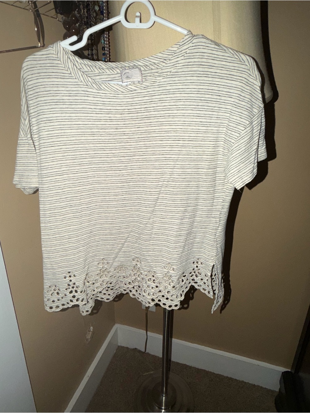 9-Hi5 S’Tcl by Anthropology Short-Sleeve Blouse with Scalloped Eyelet Hem